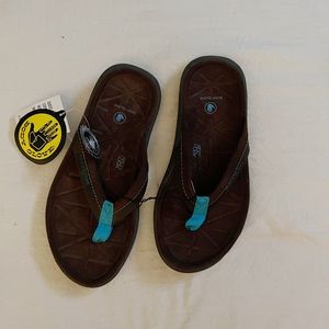 NEVER WORN BODY GLOVE MEMORY FOAM FLIP FLOPS